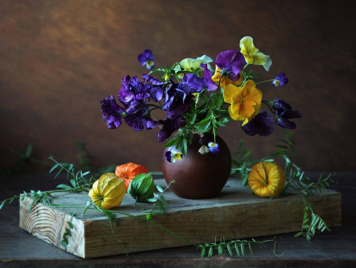 цветы в горшке, доска, разноцветный физалис, Людмила Хрусталева*