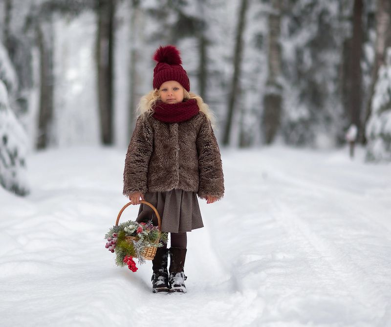 девочка,зима,лес,корзинка, child, kids, forest, winter, story, nature Красная шапочка фото превью