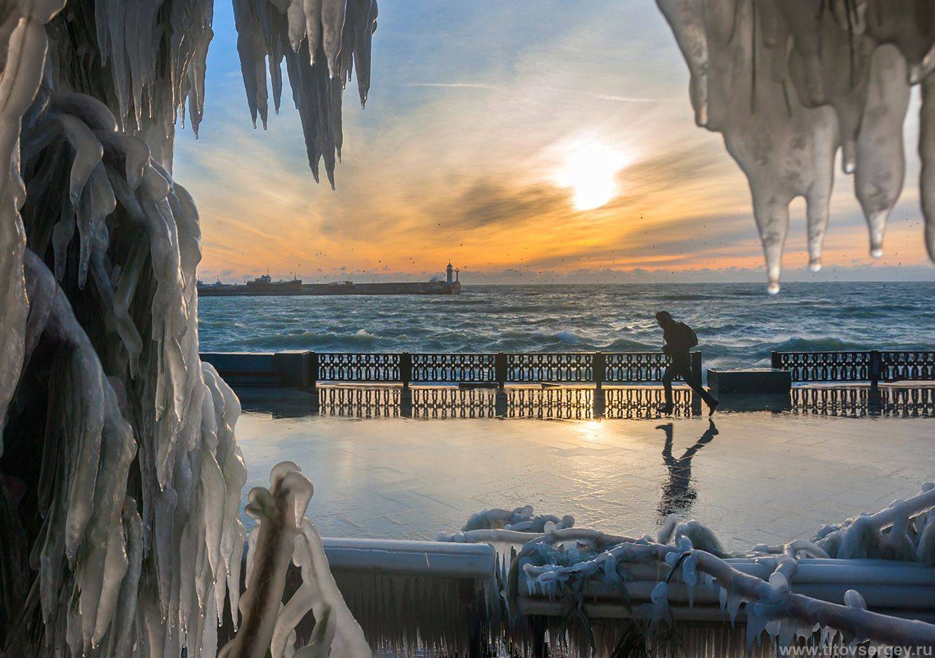 ялта, набережная, крым, зима в ялте, зима в крыму, набережная, черное море, ялтинский маяк, маяк, набережная ленина, ялтинский залив, Serge Titov