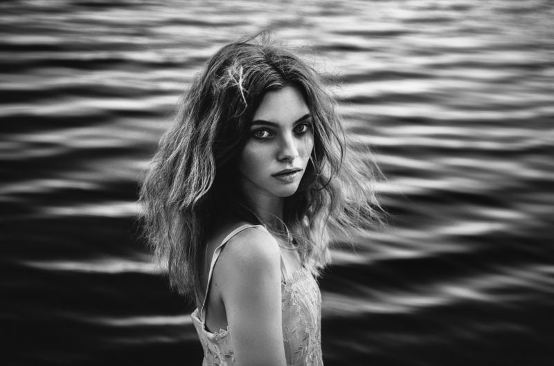 The sea is worried фото превью