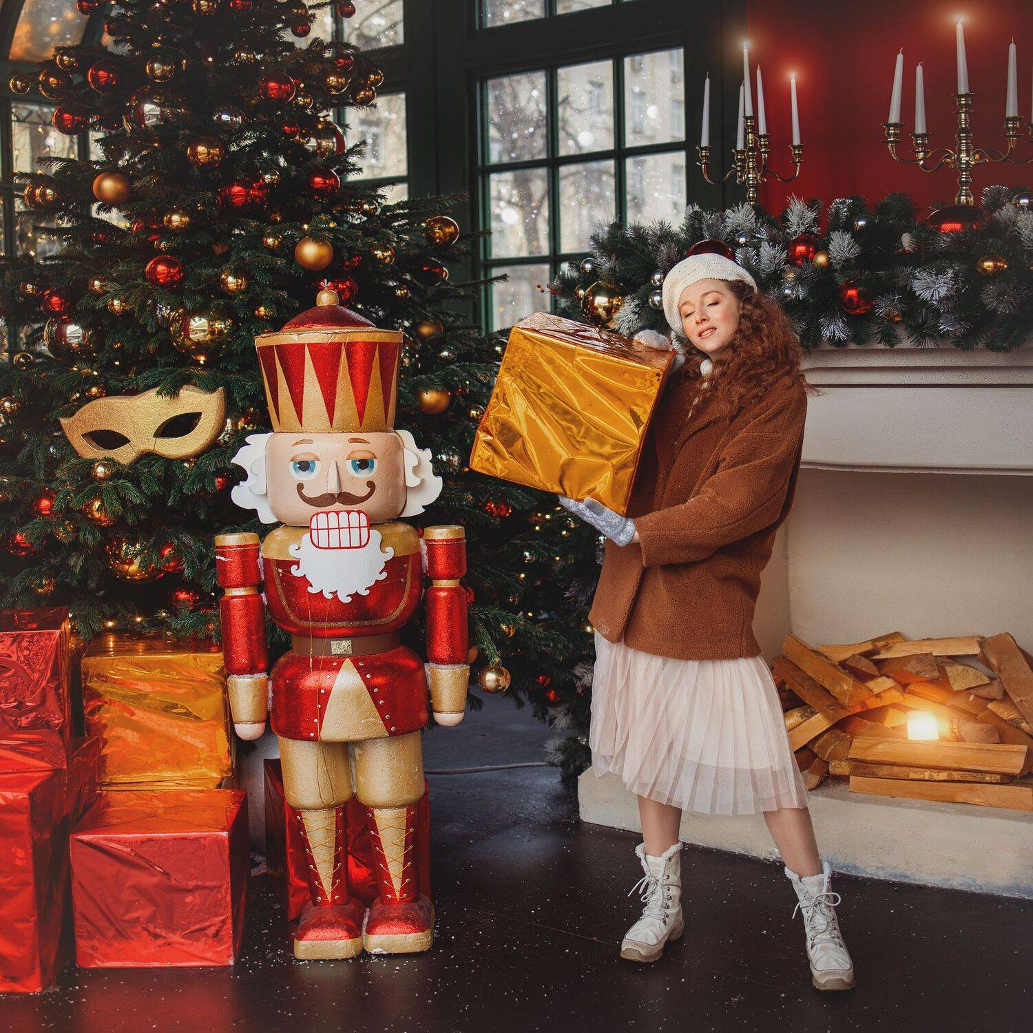 девушка прогулка новый год праздник огоньки гирлянды елка подарки рыжие волосы улица ярмарка, Ирина Мухина