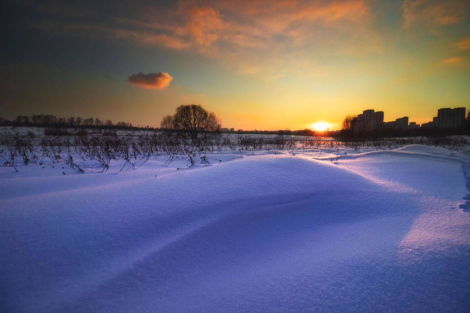 россия, москва, косинский, парк, природно-исторический, салтыковский, лесопарк, россия, москва, косино-ухтомский, район, поле, закат, вечер, солнце, свет, облака, пейзаж, путешествие, туризм, снег, зима, февраль, холод, город, небо, уикэнд, Котов Андрей