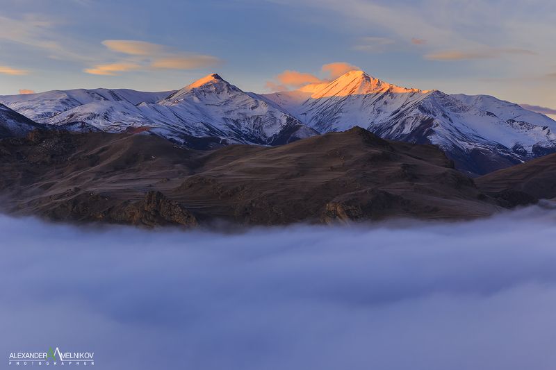 Рассвет над облаками фото превью