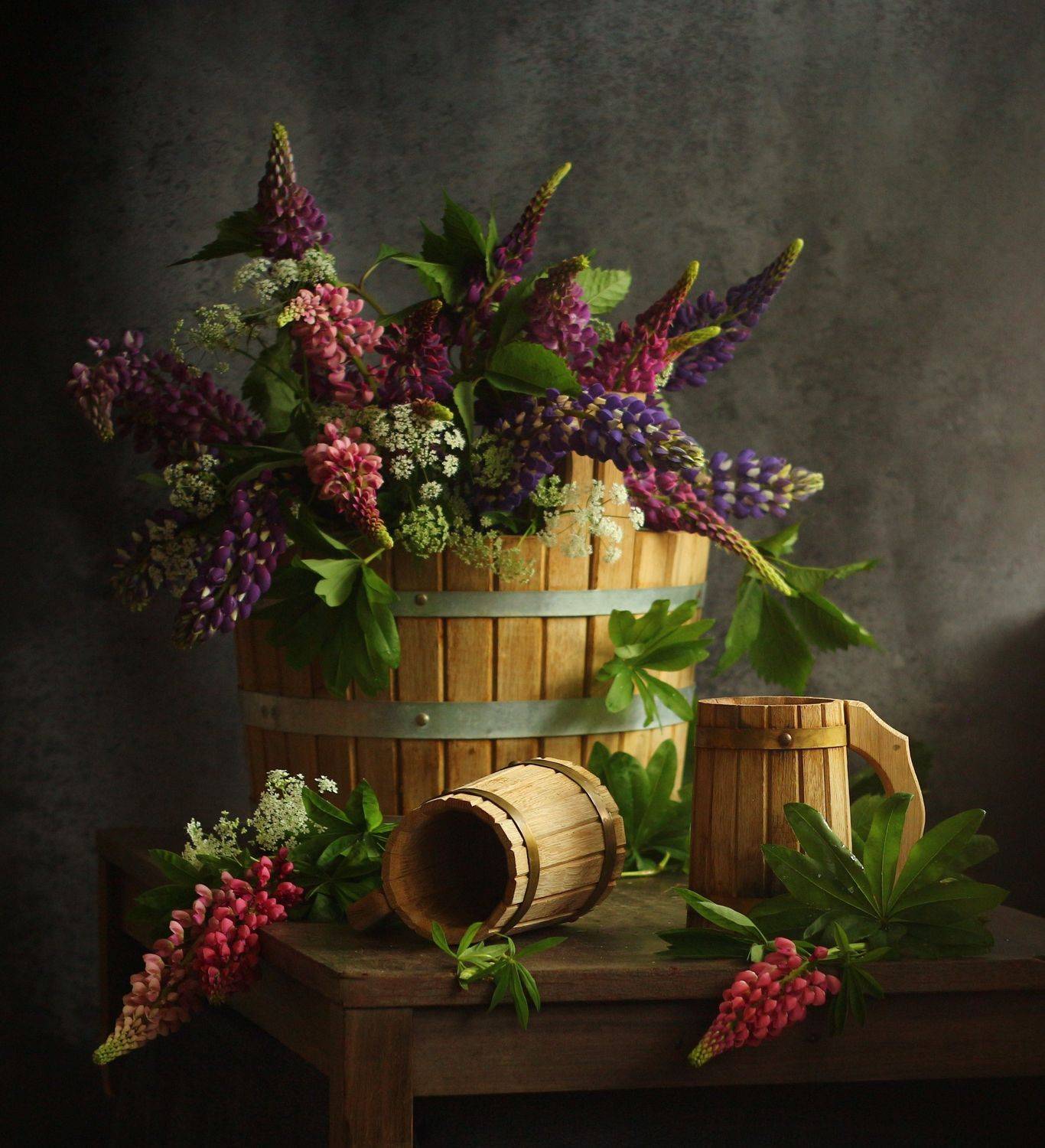 люпины, кадка, две деревянные кружки, Людмила Хрусталева*