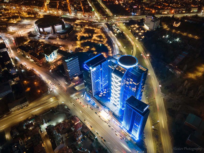 Sofia at night фото превью