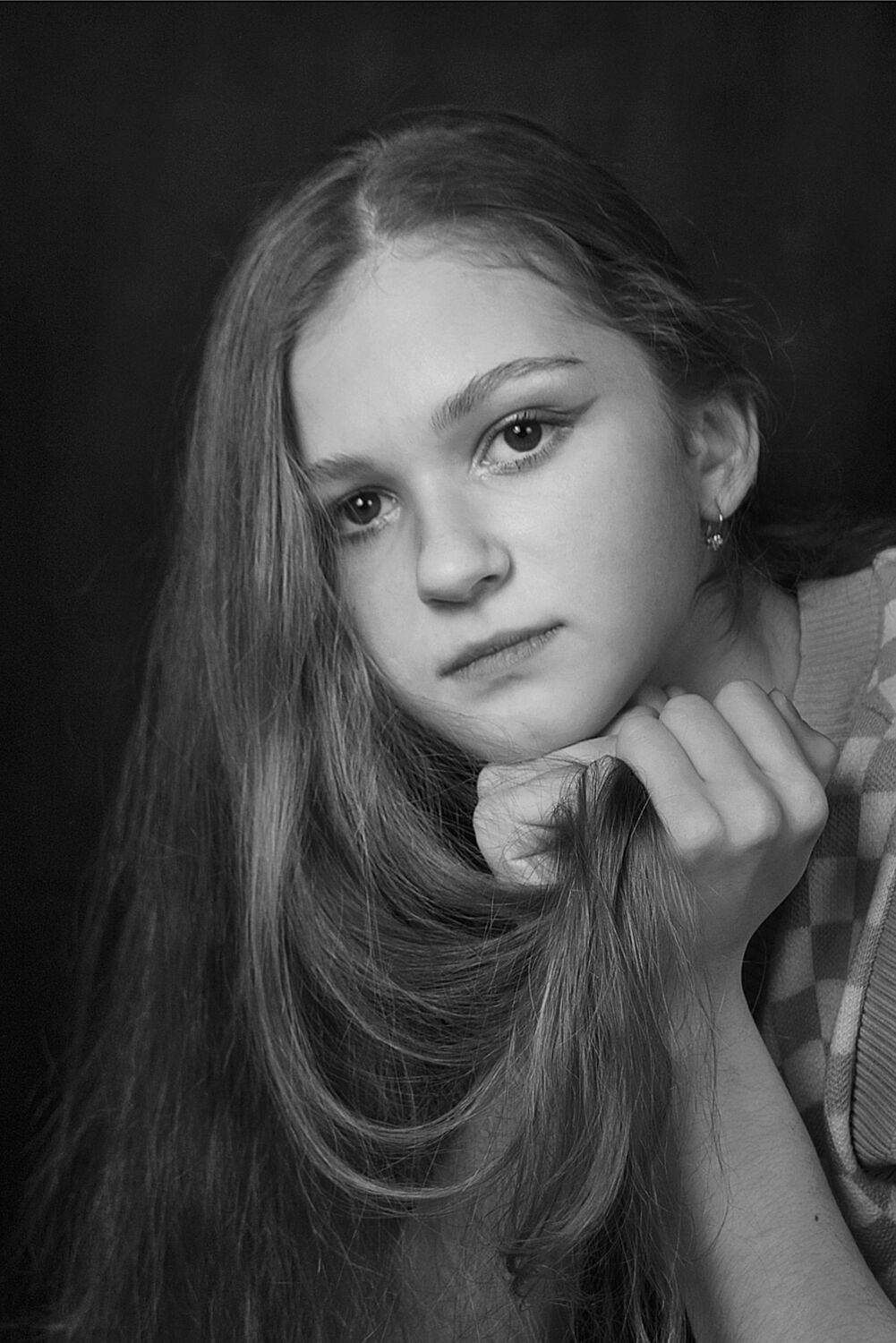 девушка, портрет, глаза, взгляд, волосы, апатиты, Николай Смоляк