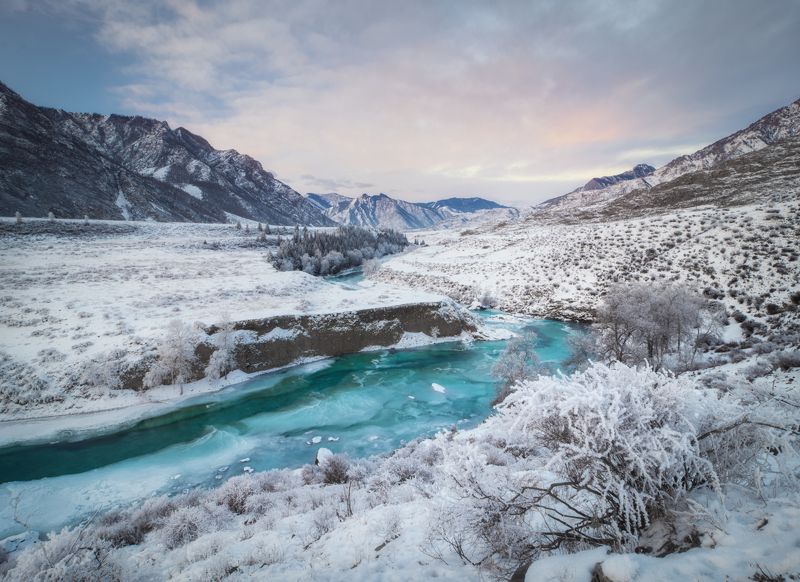 алтай, республика алтай, горный алтай, горы, онгудайский район, чуя, реки алтая, зимний алтай, чуйские террасы, порог турбинный, иней, морозное утро, зимний пейзаж, altai mountains Живая вода зимней Чуи фото превью