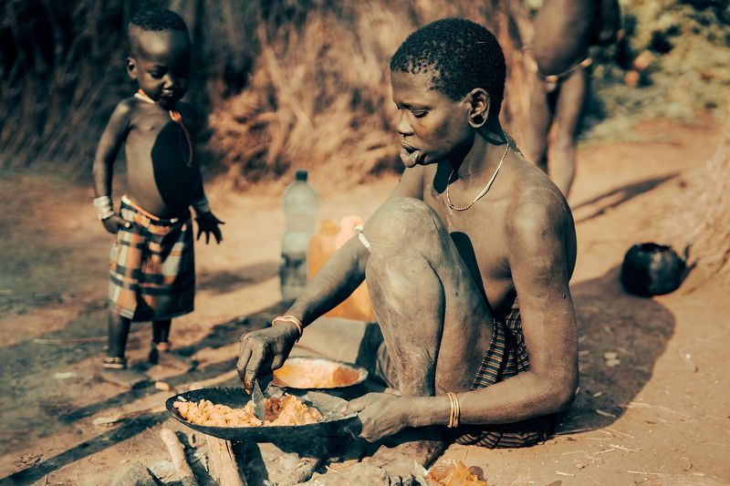 Mursi breakfast -Etiopia фото превью