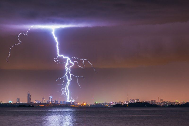 Гроза над городом фото превью