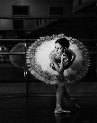 В балетном классе. Балерина Екатерина Покровкая