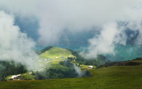 Под покровом небес