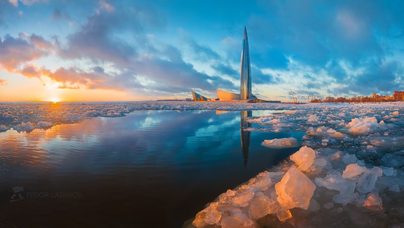 Лахта - центр на закате фото превью
