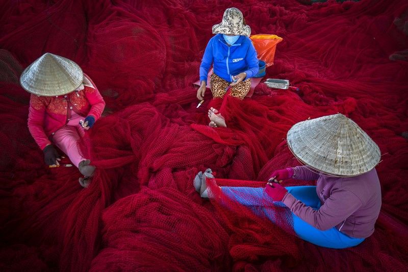 Sewing, fishing nets фото превью