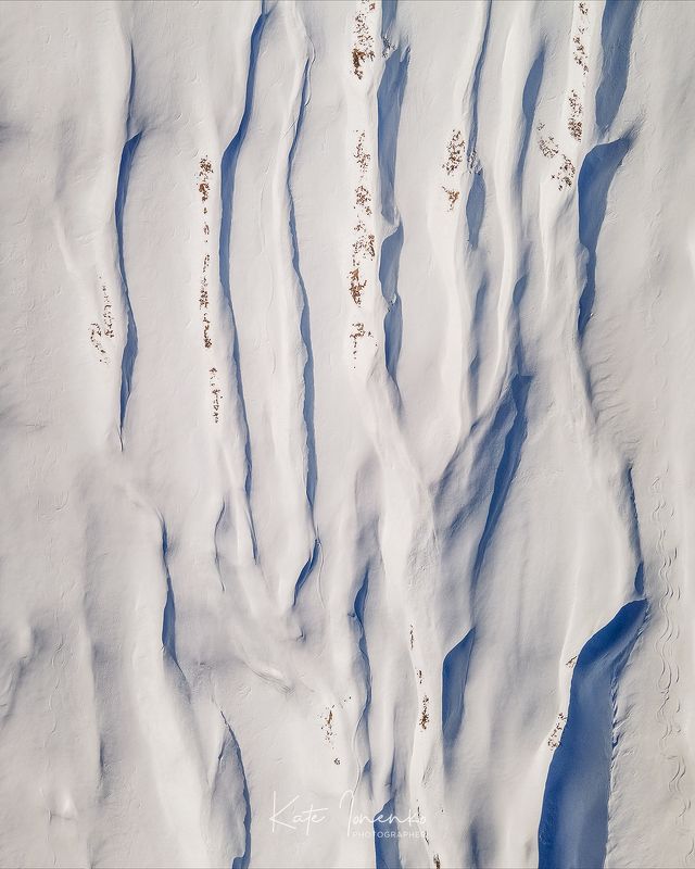 Снег и  скалы фото превью