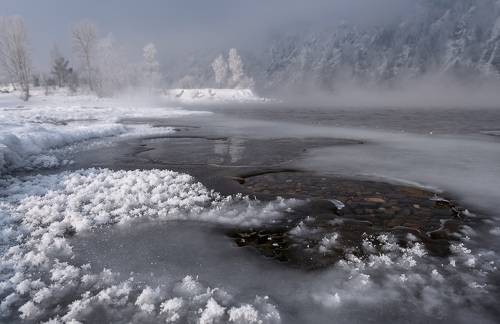 Зима рисует берега