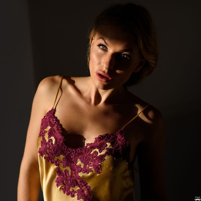 portrait, people, moody, sun, sunleaks, sunshine, eyes, lips, look, warmth,woman, skin Sunlight on your skin фото превью