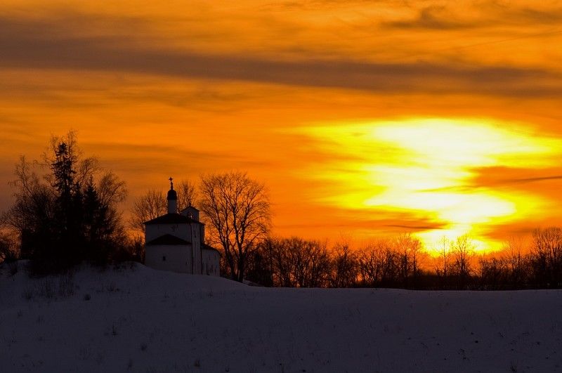 пейзаж, зима,день, закат,псковская обл,изборск, небо, труворово городище, поклонный крест, никольская церковь,часовня Февральский закат. фото превью