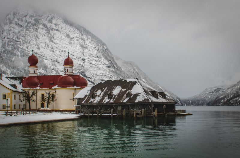 германия, бавария, озеро, кёнигзее, королевское озеро, зима, январь, горы, альпы, церковь, святой варфоломей, пристань, национальный парк St. Bartholomew\'s Church фото превью