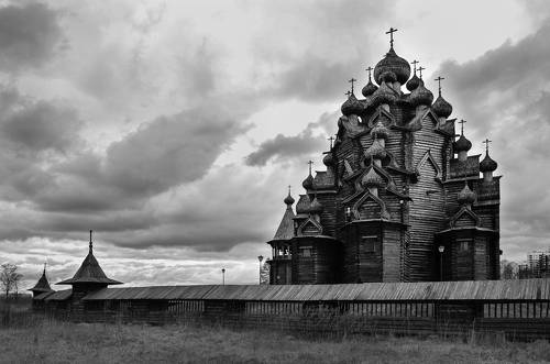 Храм.