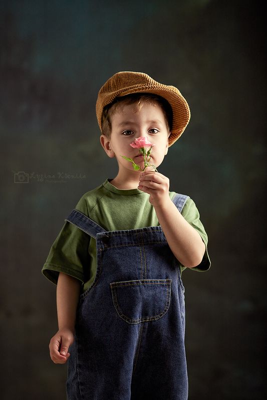 мальчик, роза, портрет, студийная съёмка Первый парень на деревне фото превью