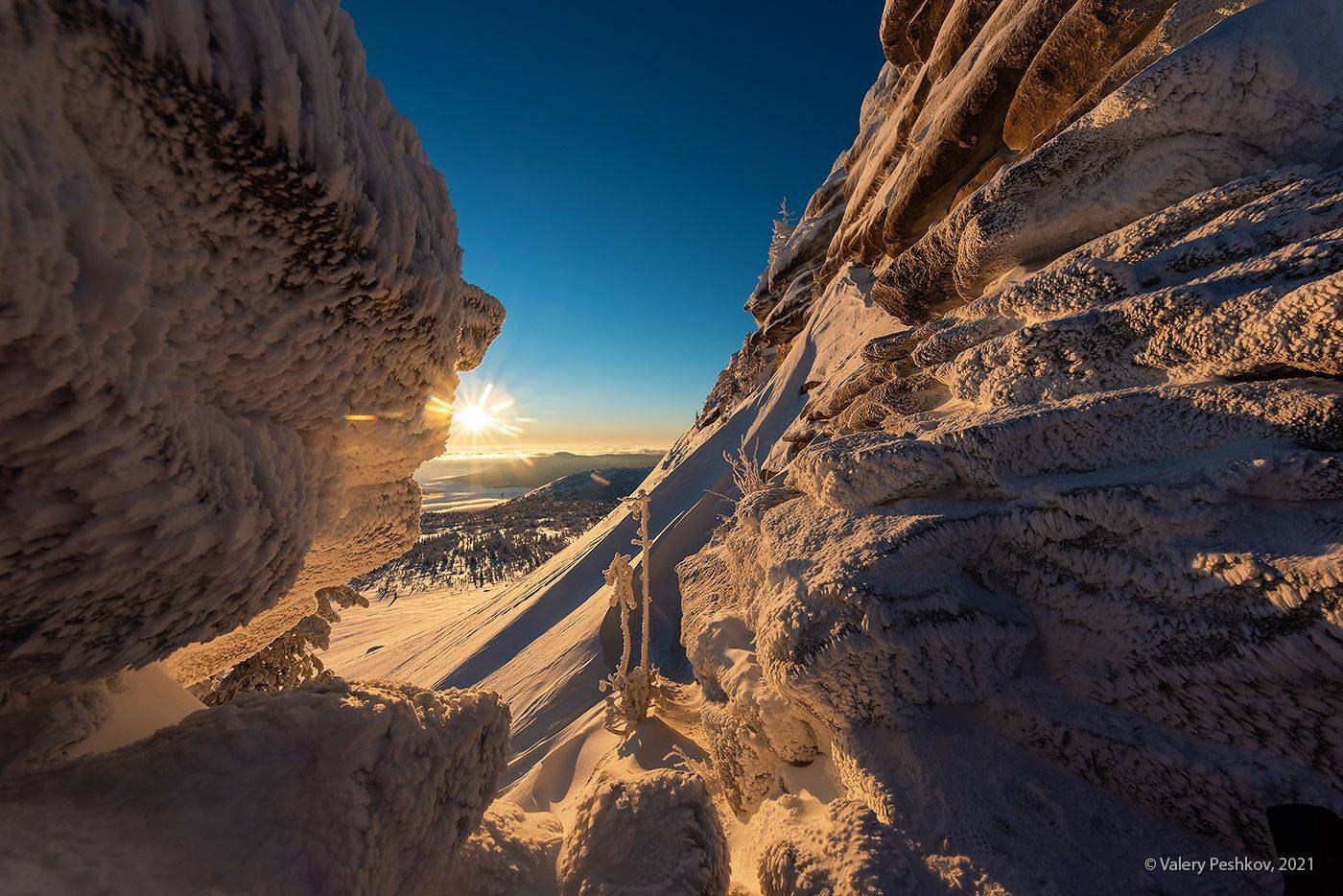 красочный, рассвет, скалы верблюды, кедры, пихты, снег, иней, сугробы, зима, гора курган, шерегеш, горная шория, Валерий Пешков