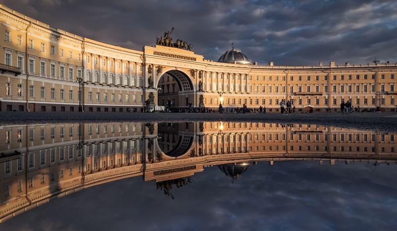 город,площадь,архитектура, небо,облака,непогода Непогода фото превью