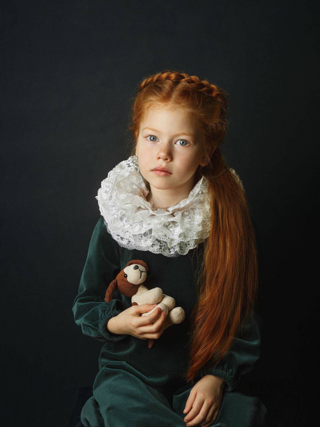 рыжая, длинноволосая , девочка, синие глаза, взгляд, картина, студия, веснушки., Оксана Ведмеденко