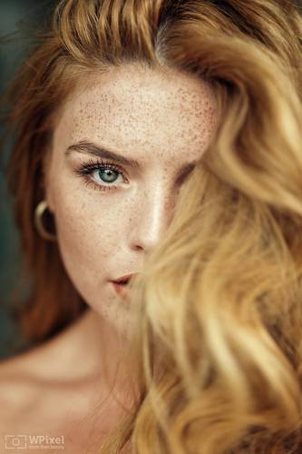 women by wpixel (More Than Beauty)