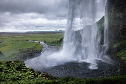 Дождливым днем у водопада Сельяландфосс  / Seljalandsfoss