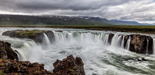 У чаши водопада (водопад Годафосс /  Godafoss)