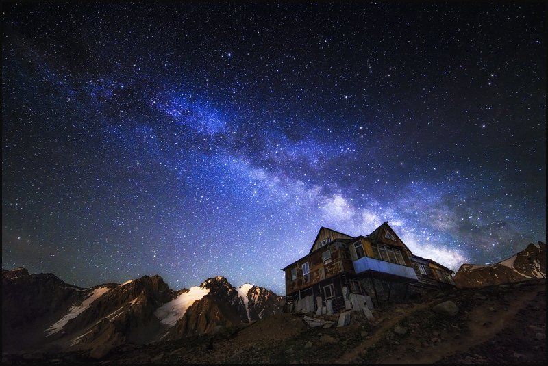 Казахстан, Туюксу 3454м., домик гляциологов фото превью