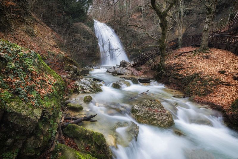 пейзаж, горы, море, крым природа россии, водопад Полноводный водопад в Крыму фото превью