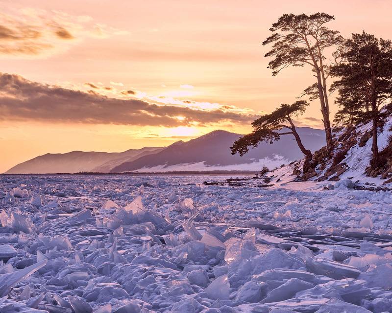 Ледяные торосы Байкала фото превью