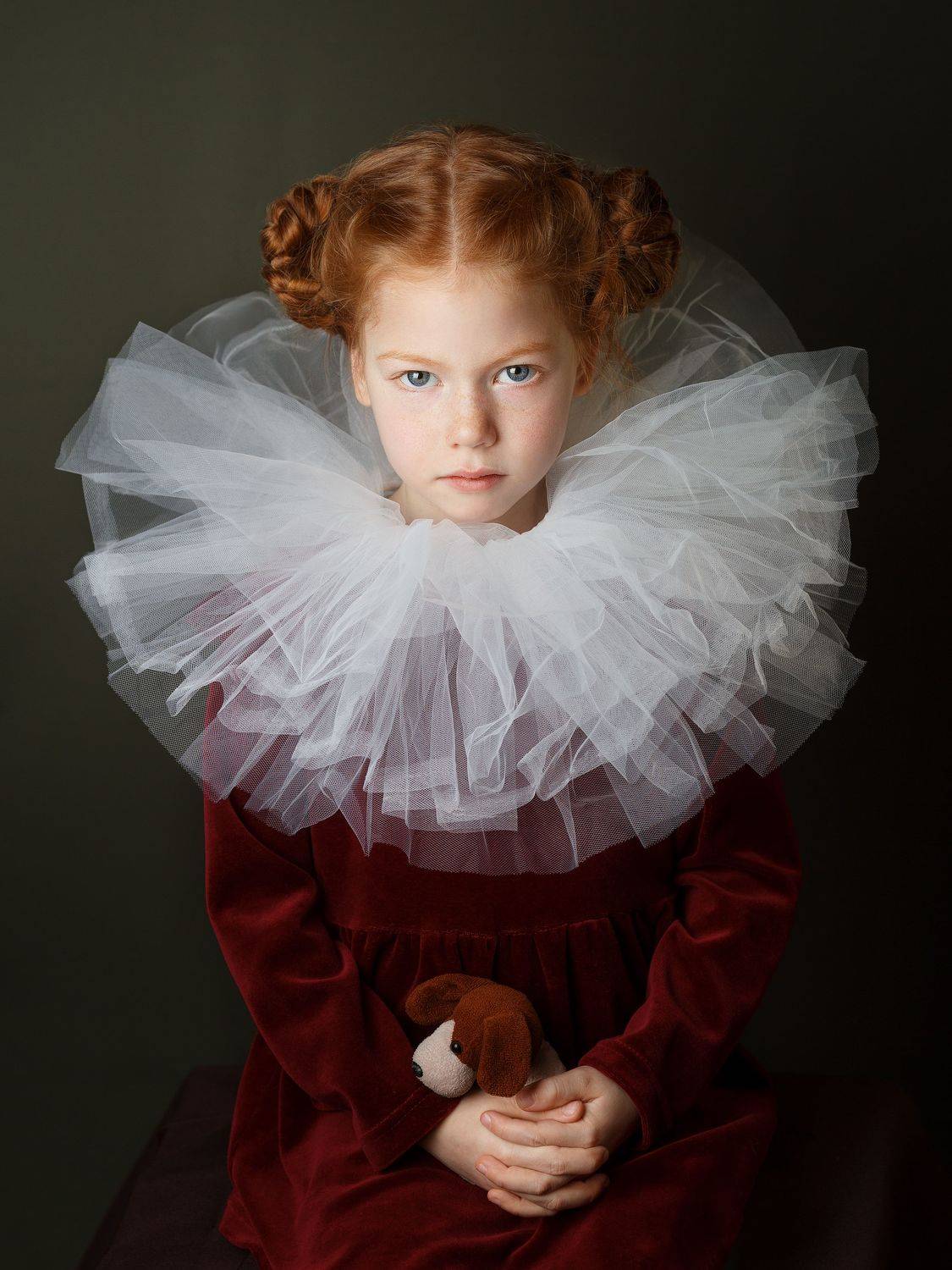 девочка , рыжая, взгляд, голубые глаза, принцесса, картина, студия, Оксана Ведмеденко