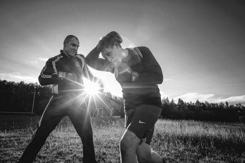 Вечерняя тренировка спортсменов.