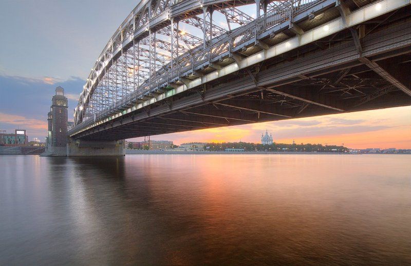 Смольный под Большеохтинским мостом фото превью