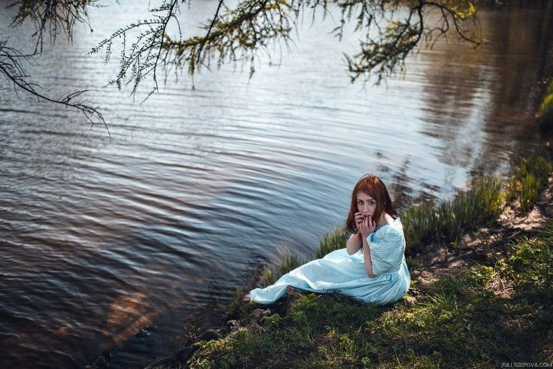 у воды фото превью