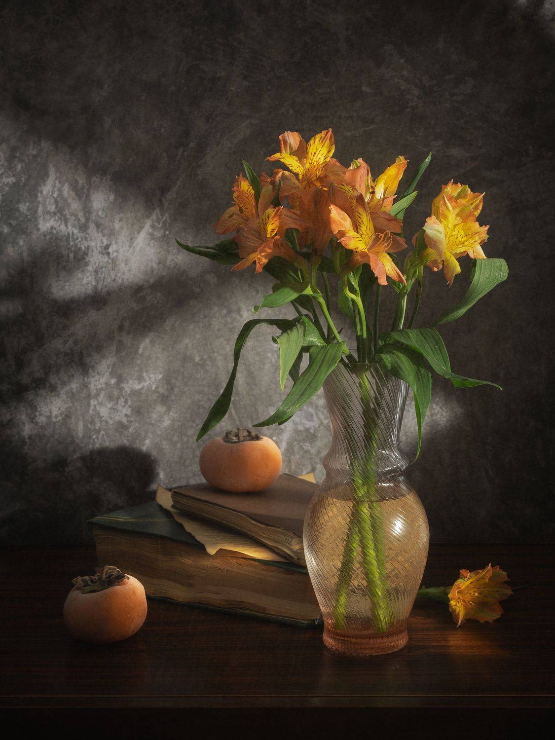 Натюрморт, хурма, альстромерия, книги, Ольга Репина
