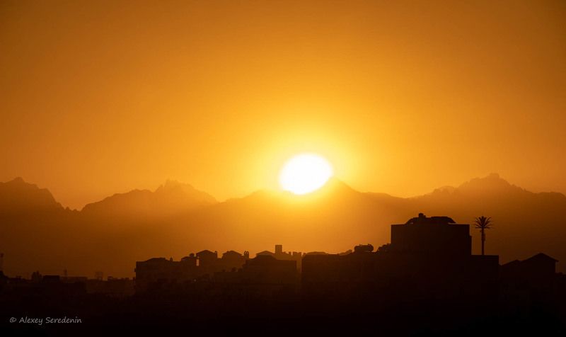 Город на закате фото превью