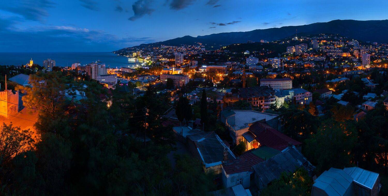 ялта, крым, вечер в ялте, пейзажи крыма, ай-петри, ялтинский залив, черное море, ялтинский маяк, Serge Titov