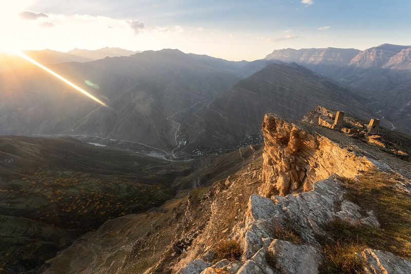 Битва света против скал фото превью