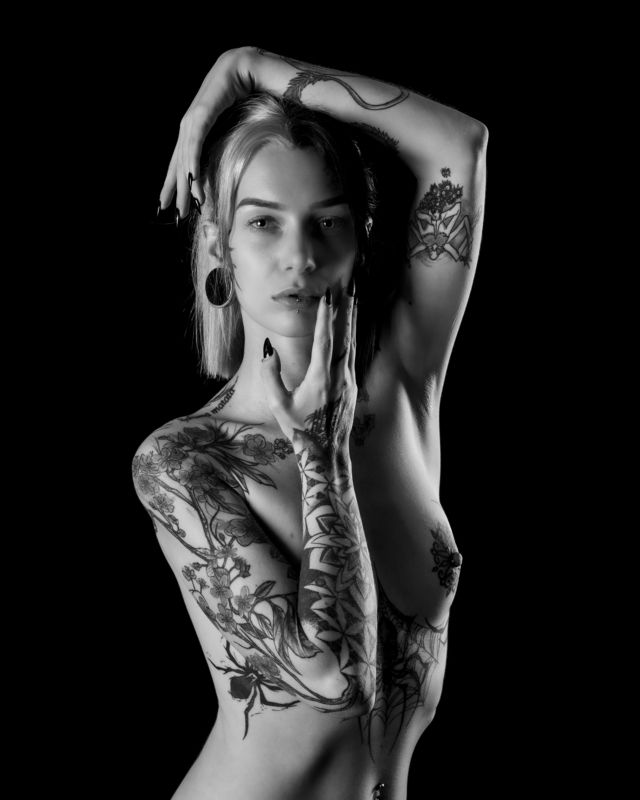 nude, naked, art, female, tattooed, beautiful, sensual, hot, sexy, black and white, studio Beauty фото превью
