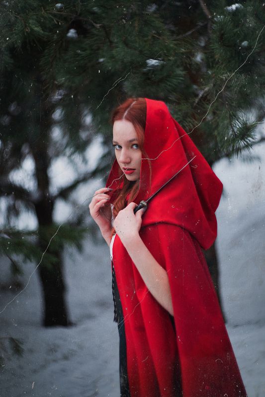 Портрет, постановочная, сказочная фотосессия, зима, красная шапочка, фэнтези, лес, гелиос Красная шапочка фото превью
