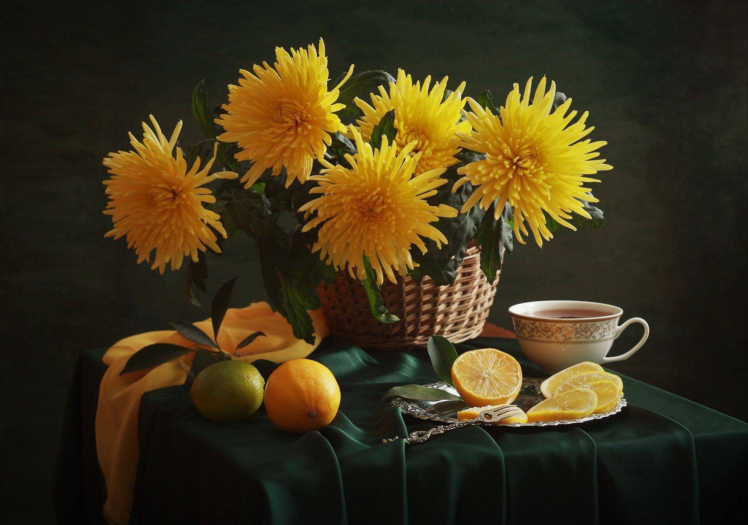 , Людмила Хрусталева*