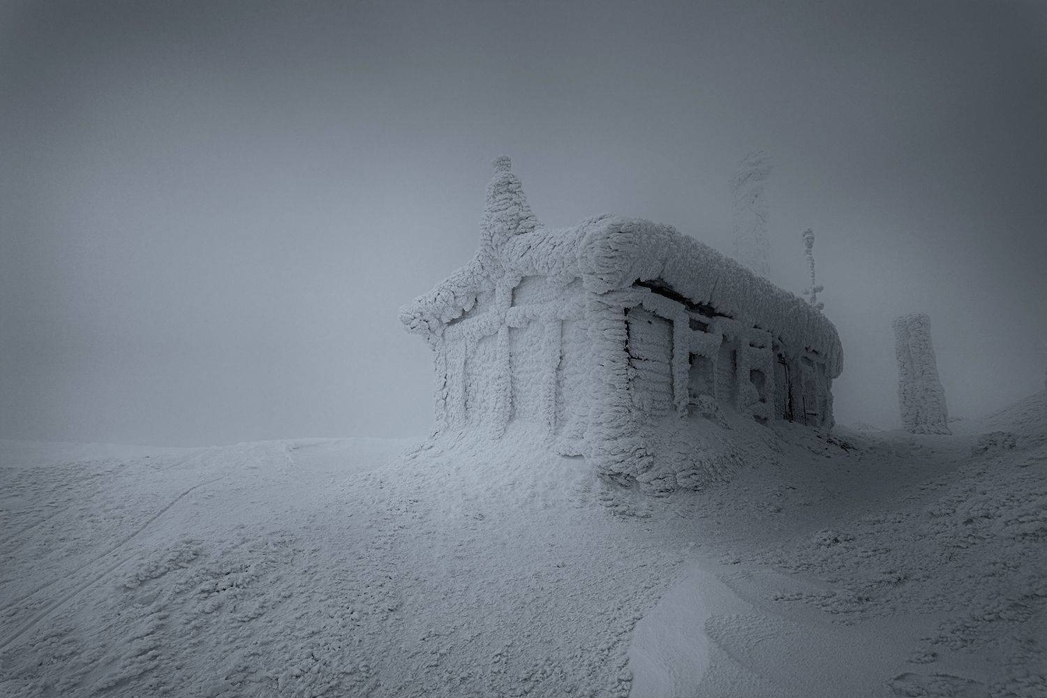 landscape nature scenery monochrome winter evening ice sunset hut house snow frost peak mountain vitosha bulgaria, Александър Александров