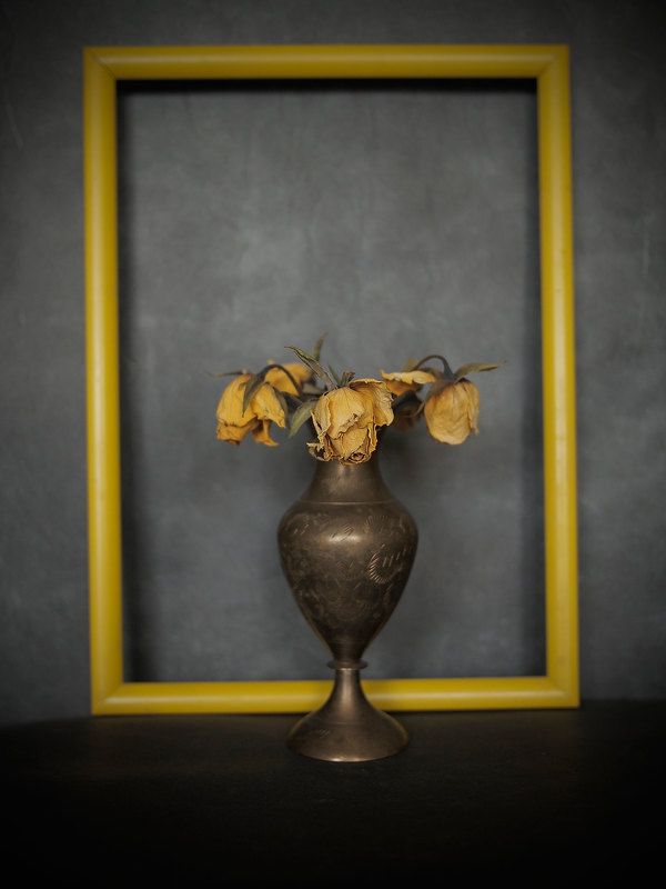 still life in yellow фото превью