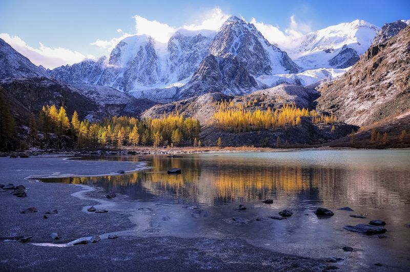 Морозное осеннее утро на Шавлинском озере фото превью