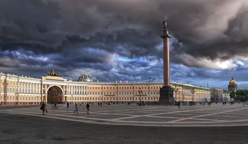 город площадь архитектура монумент небо тучи день Тучи над городом фото превью