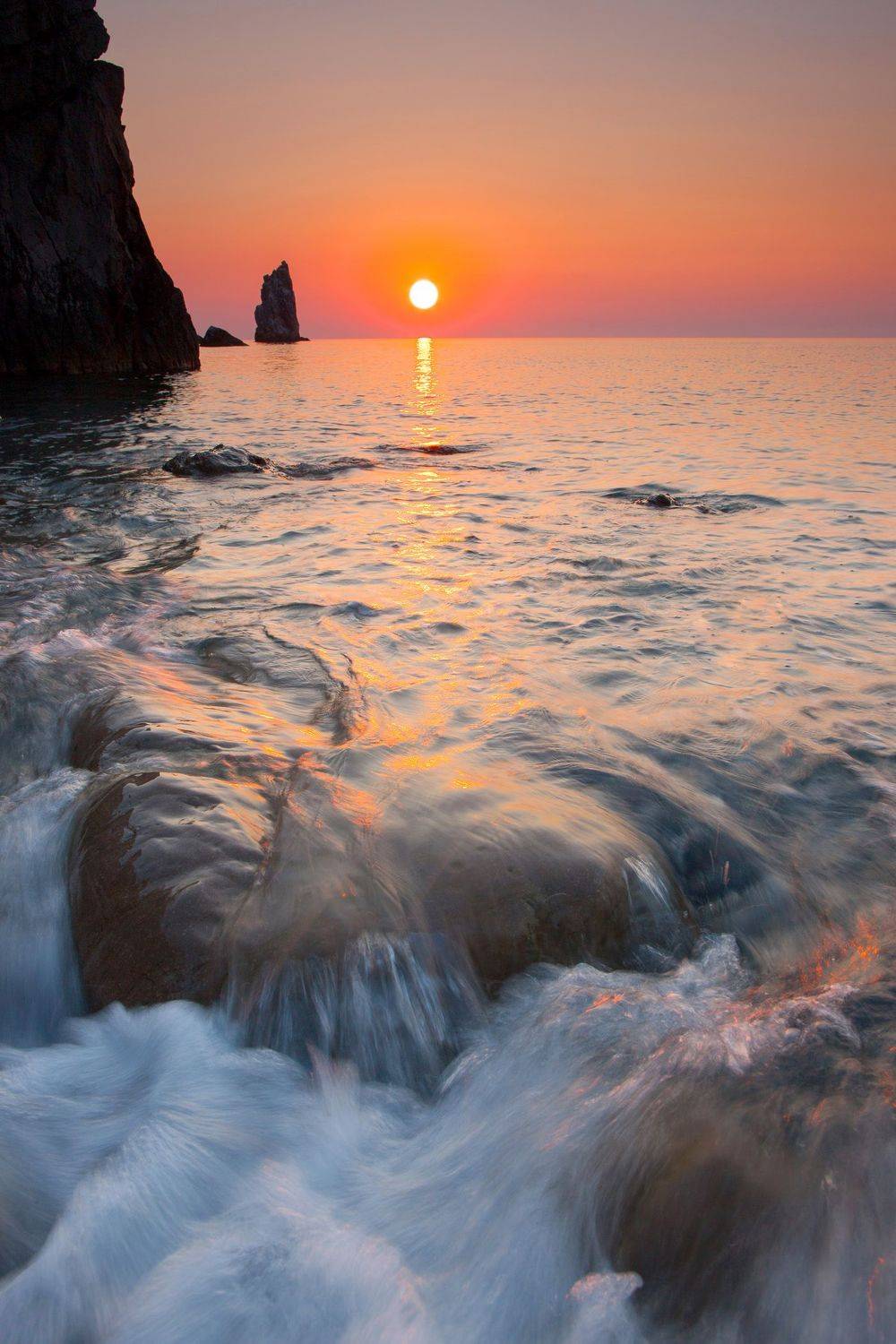 скала парус, ай-тодор, черное море, ялта, крым, ласточкино гнездо, море, пейзажи крыма, шторм, волна, Serge Titov