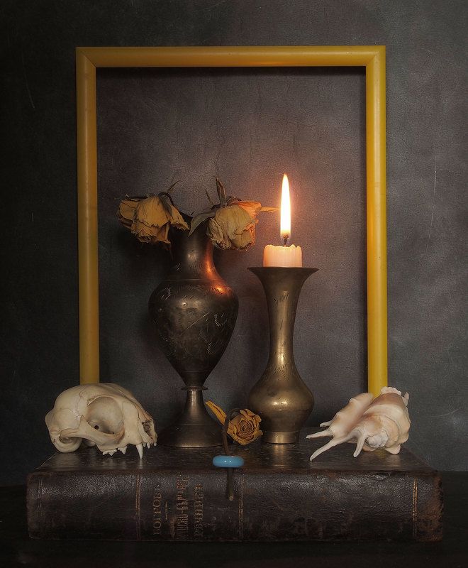 still life in yellow фото превью